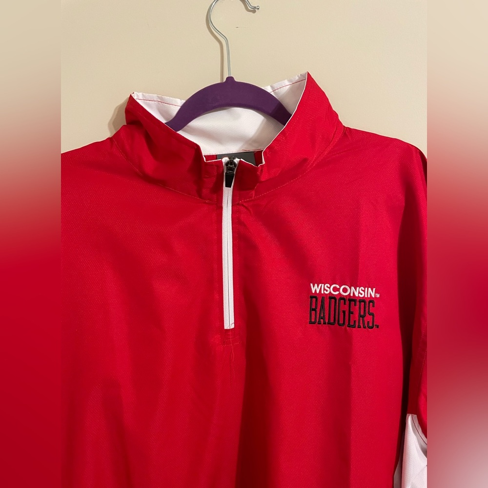 Knights Apparel Men’s XL Wisconsin light jacket.